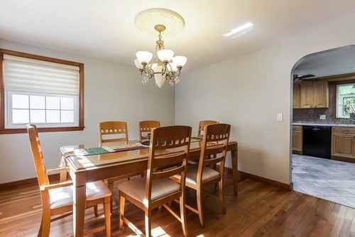 Traditional dining room with chandelier
