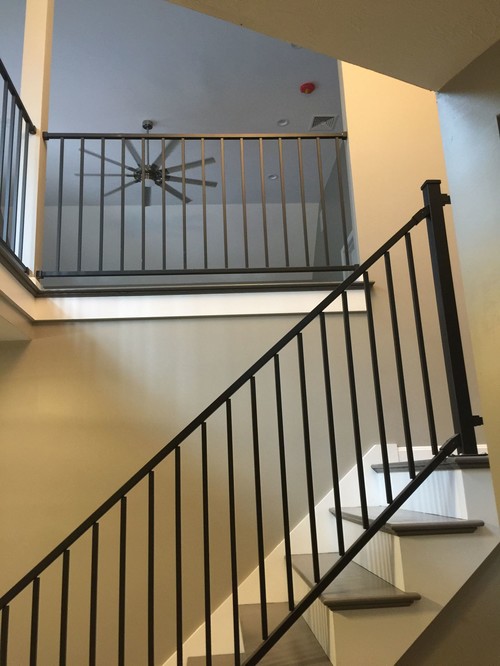 Two-story foyer with modern staircase